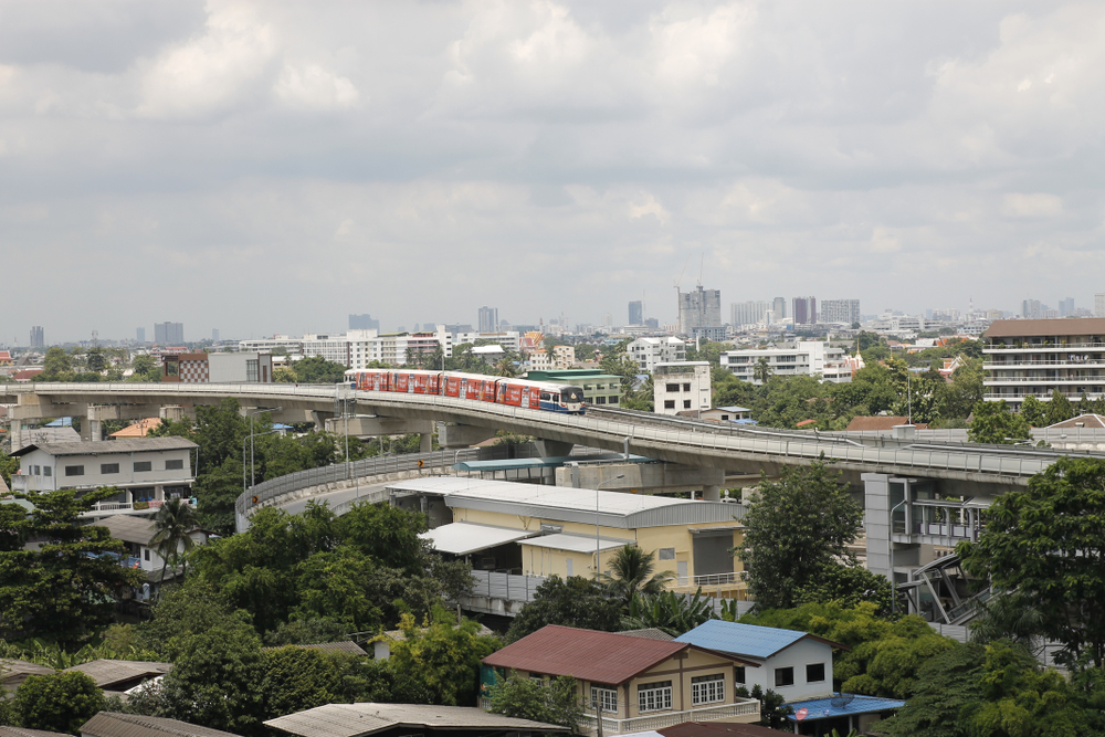 タイの文化と調和した住まい：伝統的な不動産会社の魅力